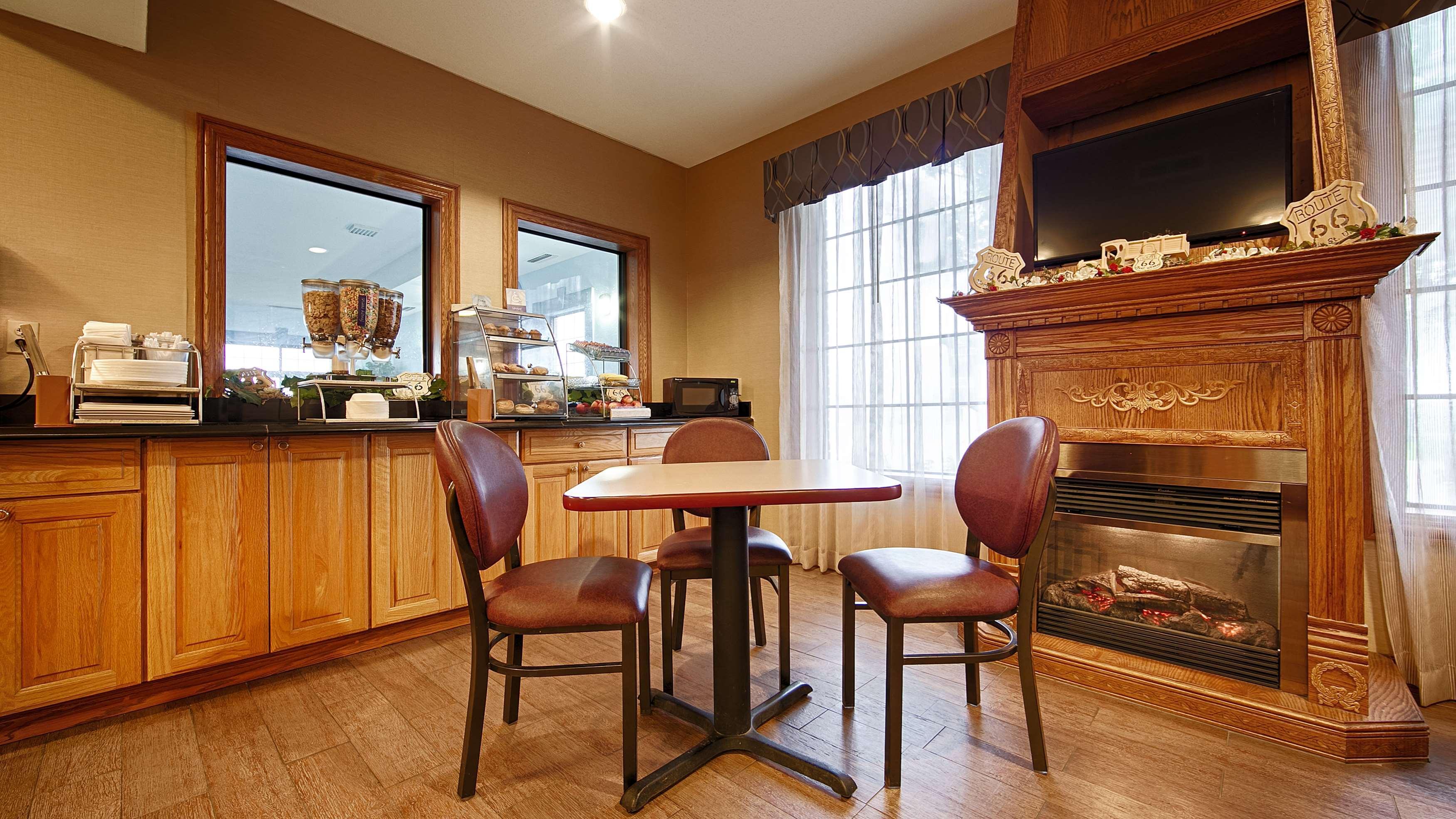 Best Western Pontiac Inn Bagian luar foto